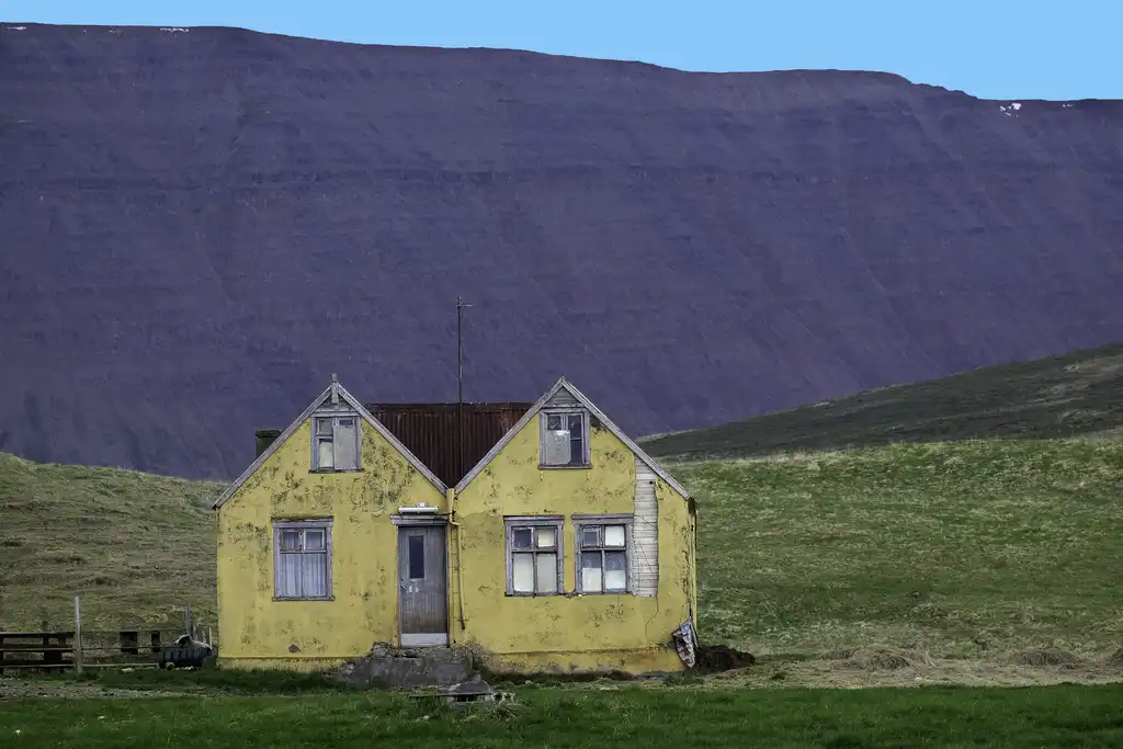 Yellow house in Hofsós